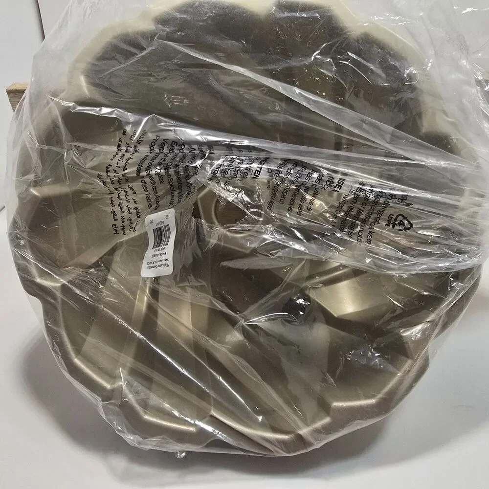 Williams-Sonoma Braided Bundt Cake New USA Made